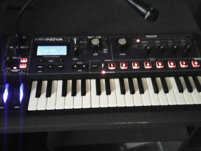 NOVATION MINI-NOVA KEYBOARD SYNTHESIZER VOCODER