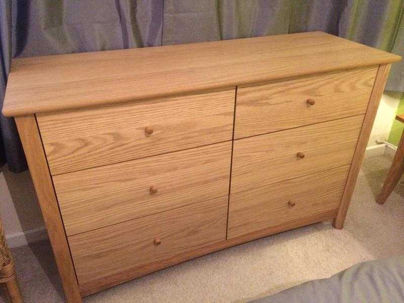 Oak Chest of Drawers