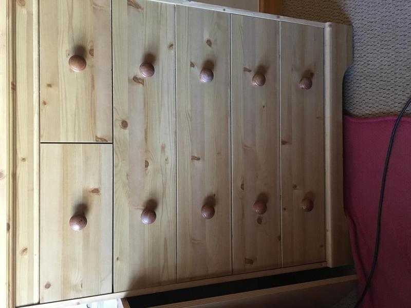 Oak chest of drawers