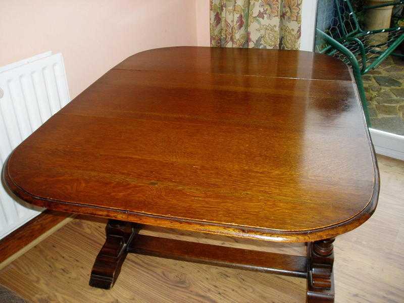 OAK DINNING TABLE, VERY OLD.