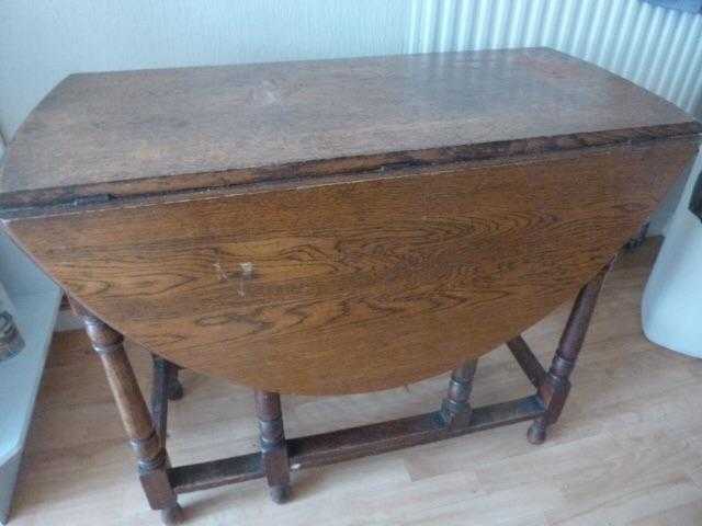 Oak drop leaf table