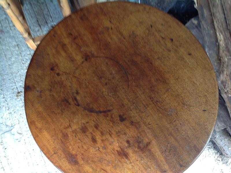 Oak Round Pedistal Table