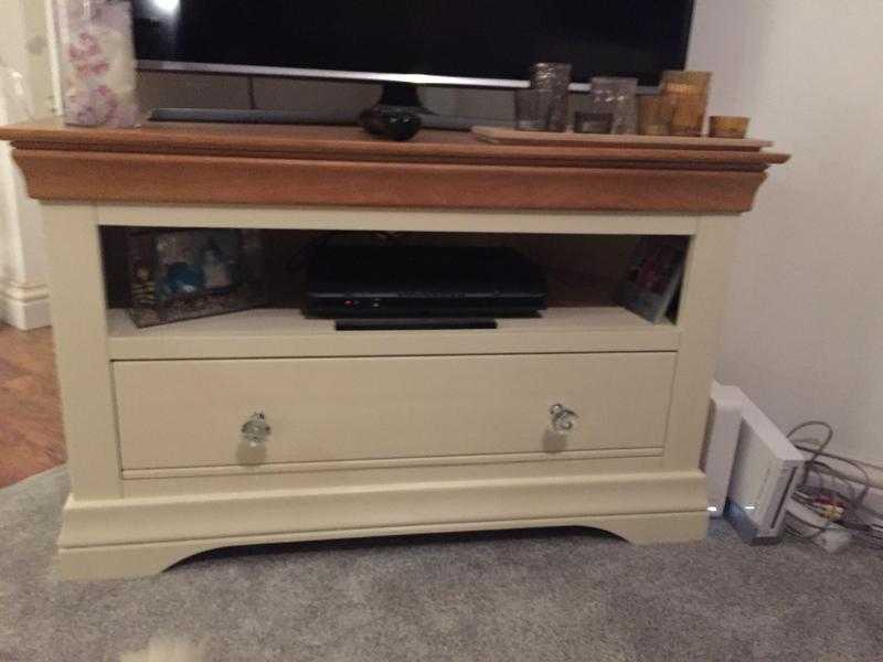 Oakland Furniture TV cabinet