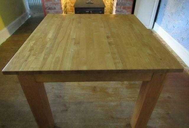 OAKWOOD TABLE EXCELLENT CONDITION