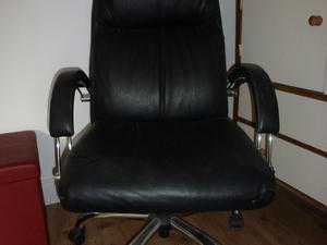 Office chair with arms