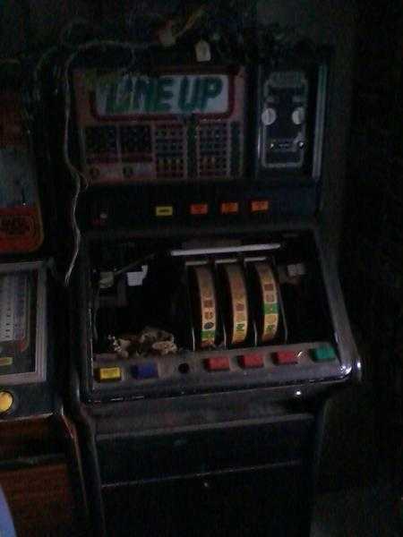 OLD FRUIT MACHINE (amp parts) wanted