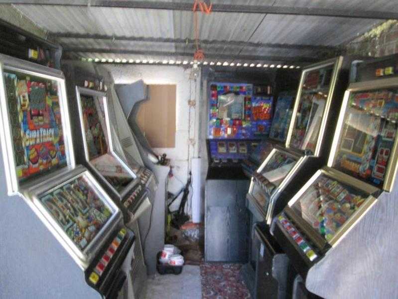 OLD FRUIT MACHINES WANTED