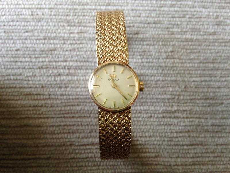 Omega - Solid Gold Ladies Dress Watch (Mint)