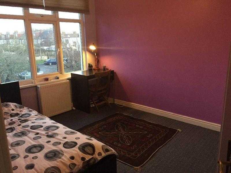 One Bedroom in Chingford - Very Safe Area and Clean House