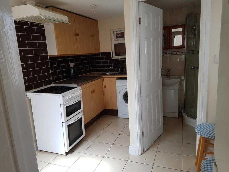 ONE BEDROOM TO RENT IN FELTHAM