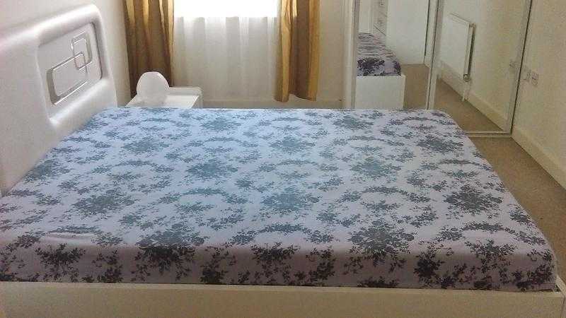 One Double Room to Rent