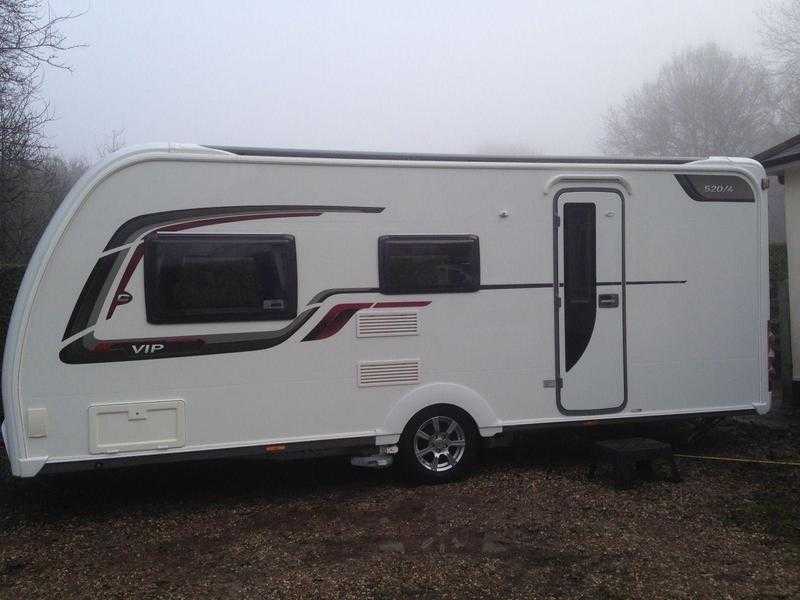 One Owner Coachman VIP 5204 Isabella Magnum Awning