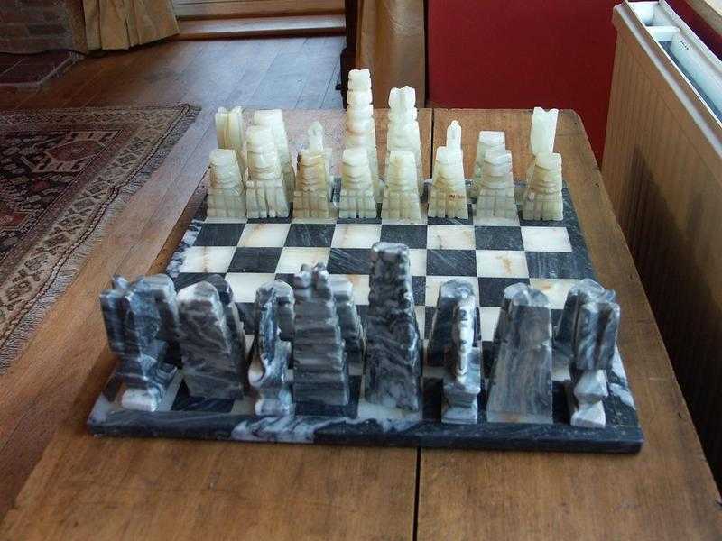 ONYX STONE HAND CARVED CHESS SET