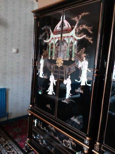 Oriental. Laquerd chinease wardrobe forsale