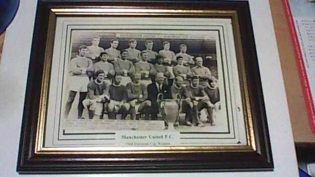 ORIGINAL PHOTO OF MANCHESTER UNITED FOOTBALL TEAM 1968 FRAMED