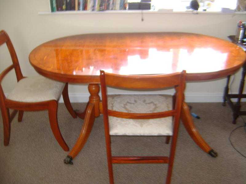 Oval Regency Type Dinner Table with 4 clean chairs