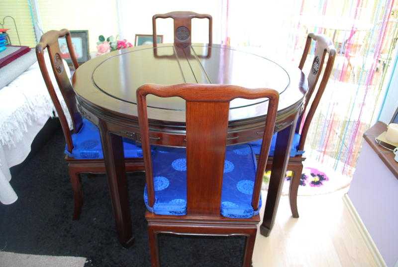 Oval Rosewood dining room table and 6 chairs