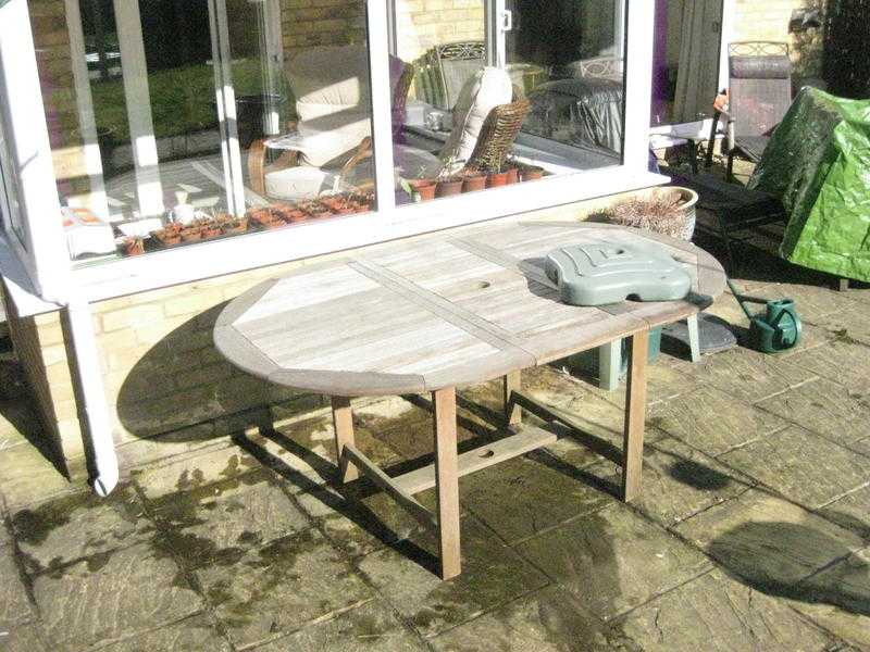 Oval Teak GardenPatio Table with base for parasol