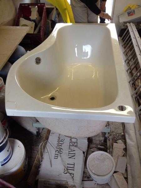 P Shaped Bath with Screen and tap