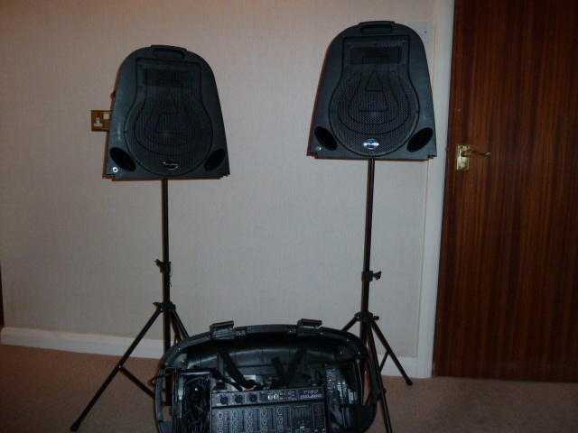 PA Ampliphier with two speakers and mixer