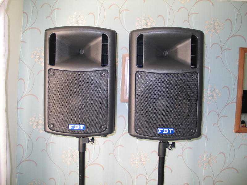 PAIR FBT MAXX 4A 400WATT RMS PROFESSIONAL ACTIVE SPEAKERS - MADE IN ITALY - IMMACULATE CONDITION.