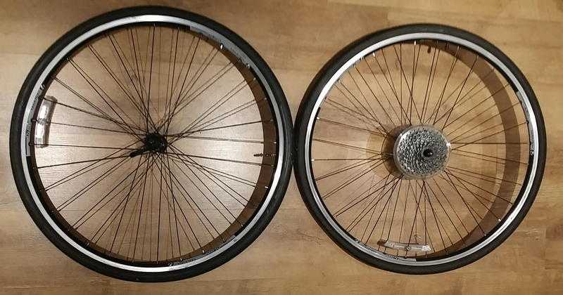 PAIR OF 700 WHEELS BONTRAGER