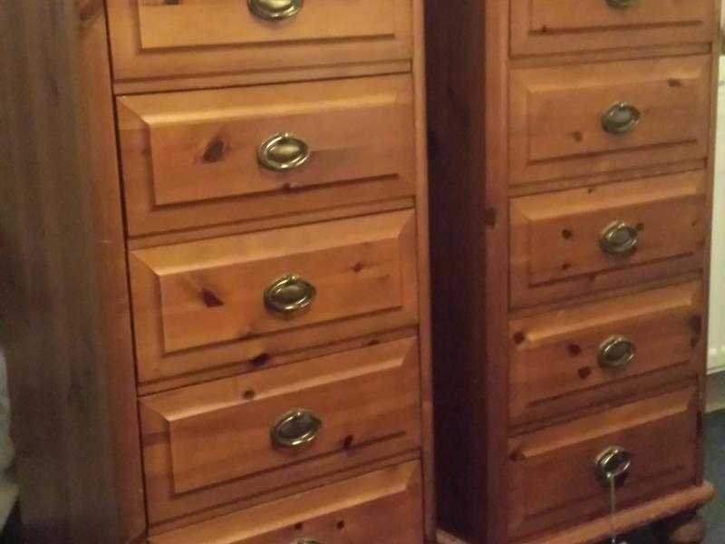 PAIR OF MATCHING CHEST OF DRAWERS