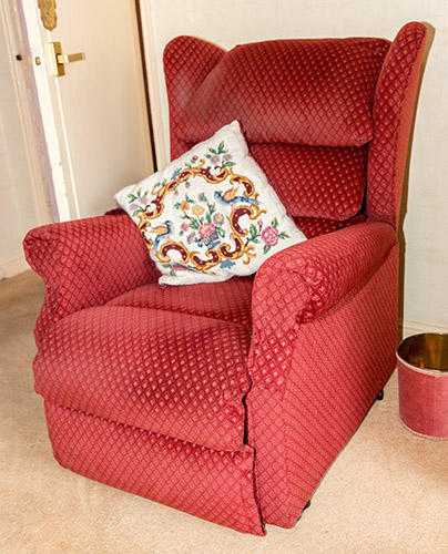 Pair of matching Sherbourne Rise and Recline Chairs