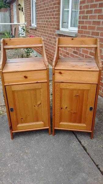 PAIR OF PINE BEDSIDE CABINETS.