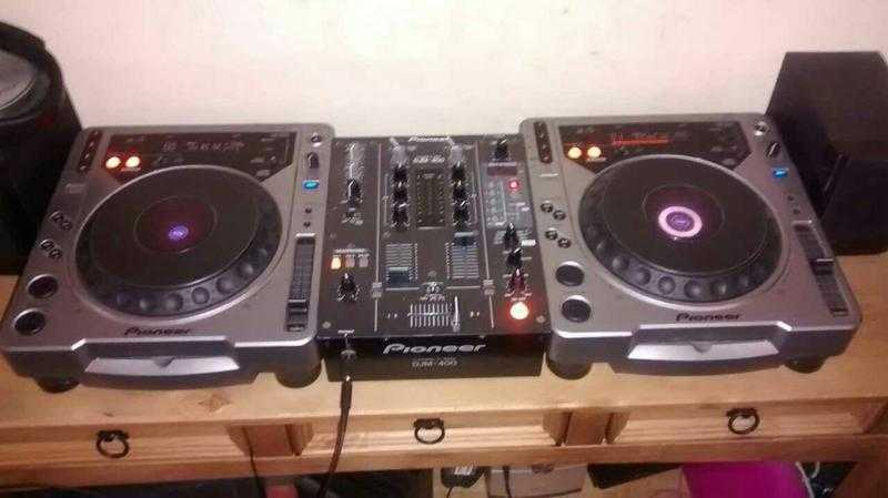 Pair of Pioneer cdj800