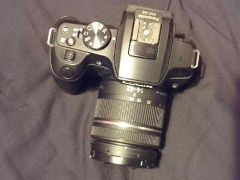 PANASONIC LUMIX G6 camera with 14-42mm lens with original accessories hardly used like new