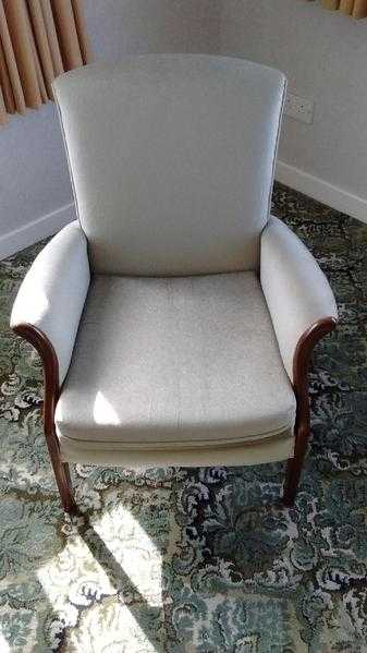 PARKER KNOLL LADIES DRESSING CHAIR