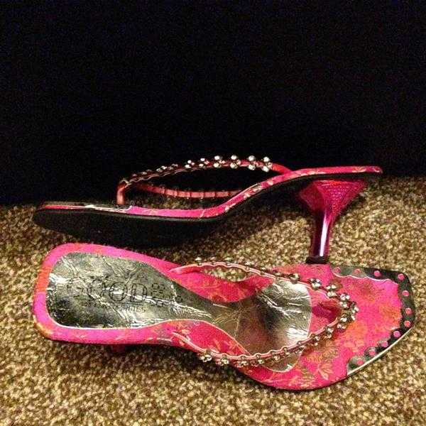 Party thong sandals