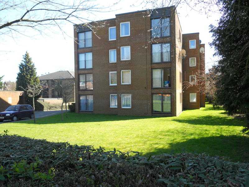 PATCHAM A REALLY SMART TOP FLOOR MODERN FLAT