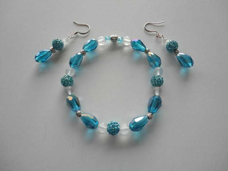 Peacock Blue amp Turquoise Elasticated Bracelet amp Earrings Set