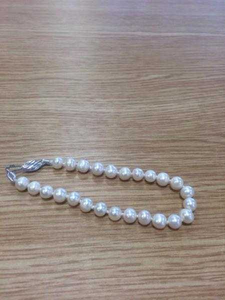 Pearl bracelet