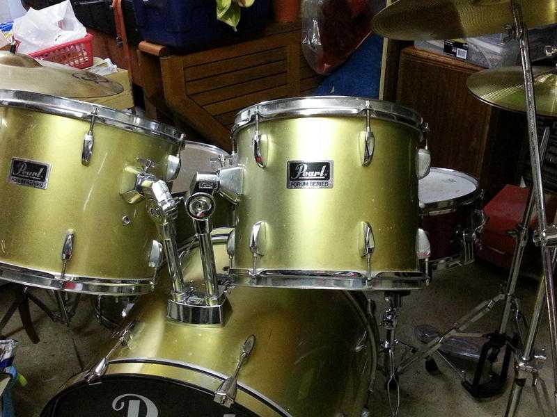 Pearl forum drum kit
