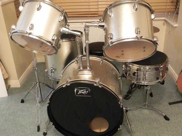 Peavey Drum Set - full 7 piece set with stool, silencer pads amp music stand