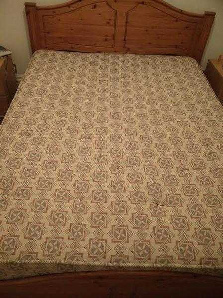 Perfect condition king size bed (162x205cm)