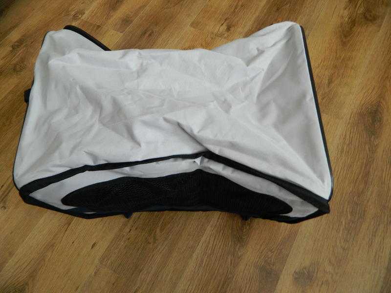 Pet cat or dog soft kennel carrier