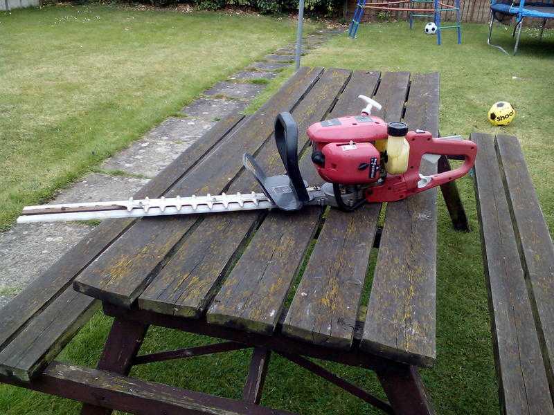 petrol hedge trimmer