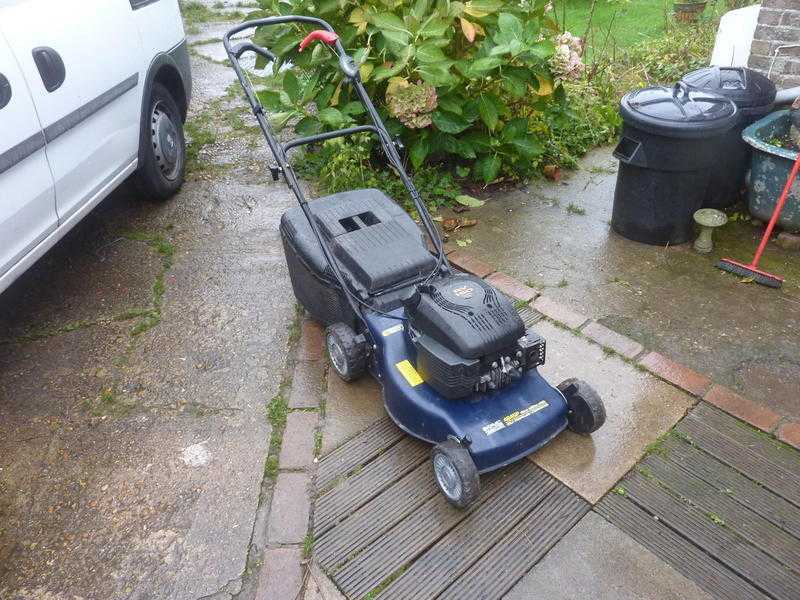 Petrol mower self propelled (Newick)