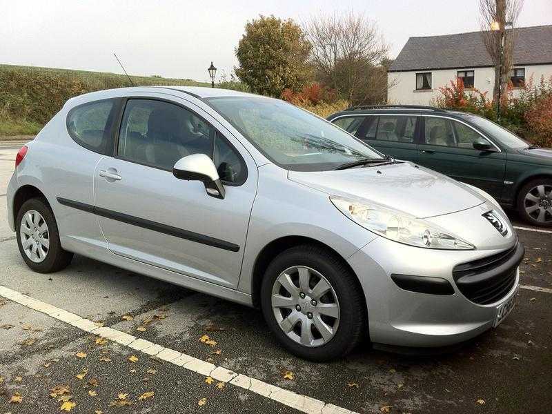 Peugeot 207, 1.4 Petrol, 2-door Hatchback, Metallic Silver 200656 Plate