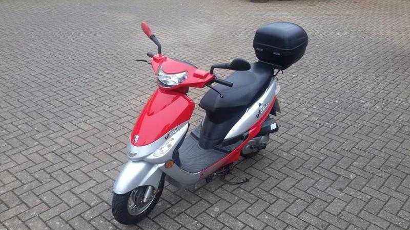 Peugeot V-Clic 50cc 2008 w Trunk  Full Service History  Very Low Mileage  Excellent Condition