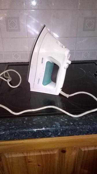 phillips electric steam iron in good working order