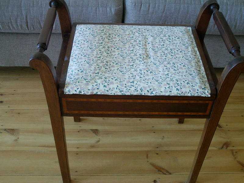 Piano Stool With Storage Compartment