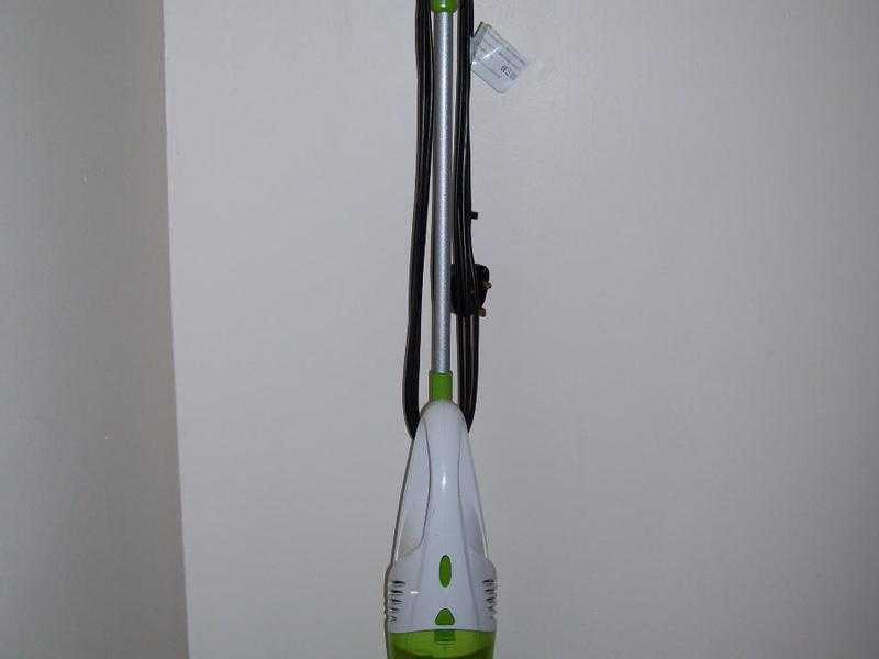 PIFCO 2 in 1 STICK VACUUM, MAINS POWERED LIGHT VACUUM CLEANER.