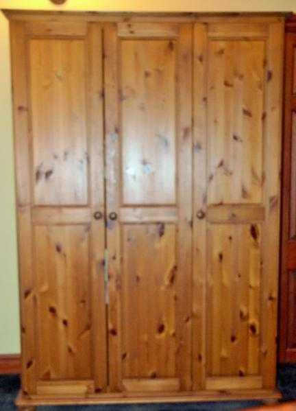 PINE 3 DOOR WARDROBE