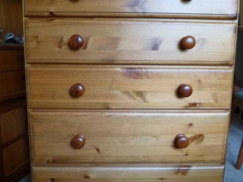 Pine 5 Drawer Chest of Drawers plus 3 drawer bedisde cabinet.