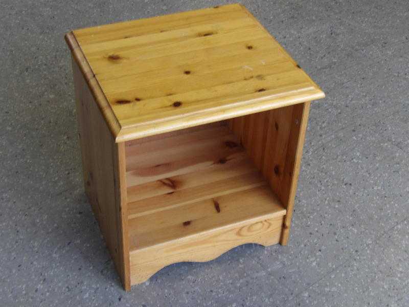 Pine Bedside Table - Great Project